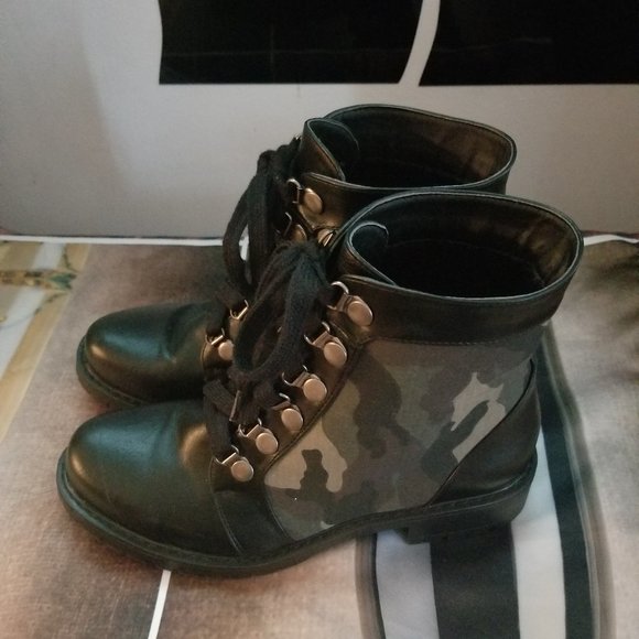 JustFab Camouflage Boots Size 7 Used - Picture 2 of 5